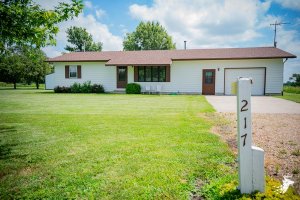 Spacious Ranch Style Home – Small Town Living! photo